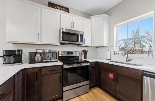 Table Rock House | Modern Retreat wHot Tub Arcade & Stunning Views