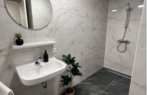 Goirle Apartment | Modern retreat with parking, high-speed WiFi, and cozy interiors near local dining.