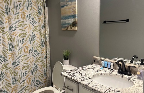 Gulf Breeze House | Modern Retreat with All the Comforts of Home, Perfect for Families & Groups