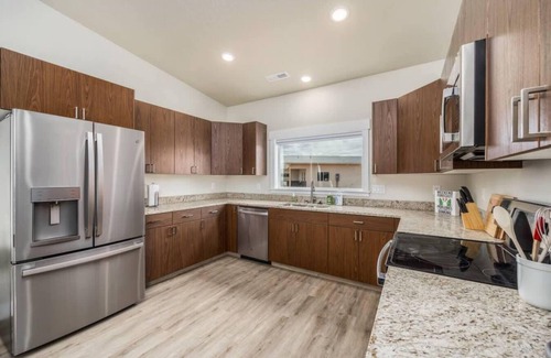Kanab House | Modern Retreat with Views l Thistle by Stay
