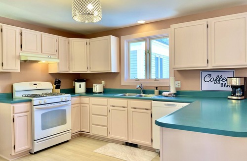 Ellsworth Apartment | Modern Retro Apartment 20 Mins To Bar Harbor w/Firepit, Grill & Pacman