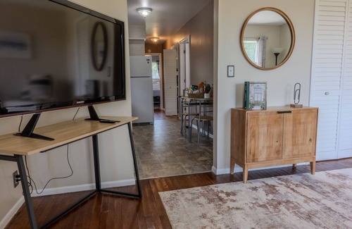 Wyandotte House | Modern River Retreat Near Airport, Hospitals, Corporations