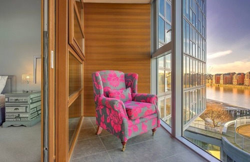 St. Mary's Park Apartment | Modern Riverside 1-Bedroom Apartment | Parking | Sleeps 5