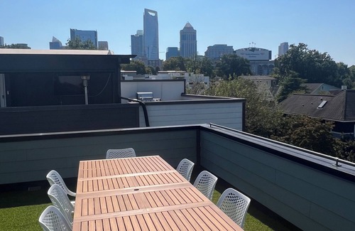 Third Ward Condo | Modern Rooftop Terrace with 3King beds only 12min walk to BoA stadium.