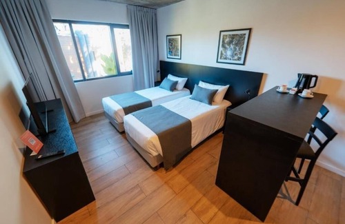 Villa Udaondo Hotel | Modern Room Near Morón Reserve and Feria With Free Breakfast