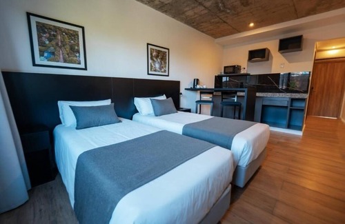 Villa Udaondo Hotel | Modern Room Near Morón Reserve and Feria With Free Breakfast