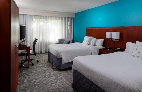 Boca Raton Hotel | Modern Room Perfect for Relaxing Getaways: Heated Pool, On-Site Market & More