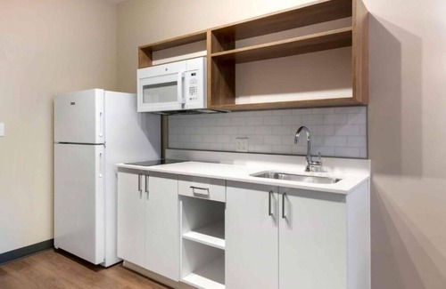 Biggar Hotel | Modern Room w/Fully Equipped Kitchen, Ideal for Extended Stays