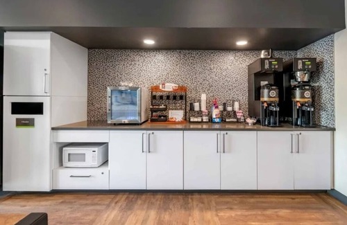 Biggar Hotel | Modern Room w/Fully Equipped Kitchen, Ideal for Extended Stays