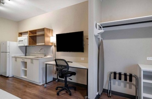 Biggar Hotel | Modern Room w/Fully Equipped Kitchen, Ideal for Extended Stays