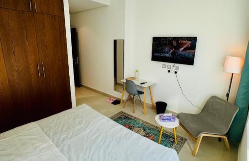 Al Muraqqabat House | Modern Room With Attached Bathroom Near Rigga Metro & Close to Airport