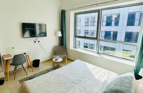 Al Muraqqabat House | Modern Room With Attached Bathroom Near Rigga Metro & Close to Airport