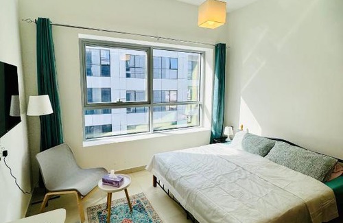 Al Muraqqabat House | Modern Room With Attached Bathroom Near Rigga Metro & Close to Airport