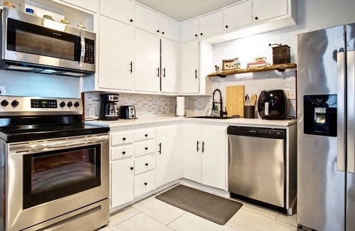 Central Oklahoma City Apartment | Modern Rustic 3 -bedroom 2 Bathrooms Carport