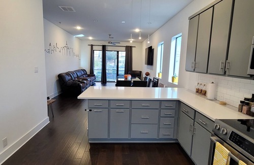 Tobin Hill House | Modern San Antonio townhome at the center of entertainment