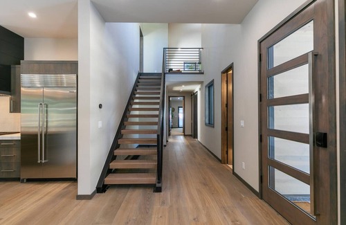 Truckee House | Modern Schaffer's Mill Home Minutes From Northstar & Downtown