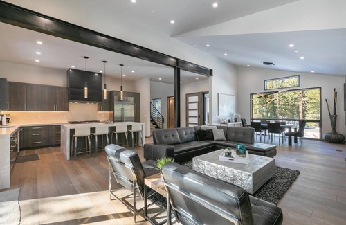 Truckee House | Modern Schaffer's Mill Home Minutes From Northstar & Downtown