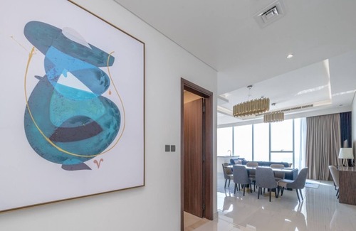 Dubai Media City Apartment | Modern | Sea and Palm View 2 bed | Infinity Pool