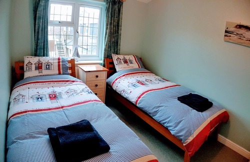 Harlyn House | Modern seaside cottage, dog friendly, 200m from beach at Harlyn Bay. nr Padstow