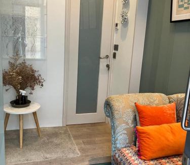 Holland Park Apartment | Modern self-contained Ground and Basement studios