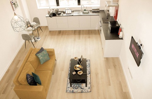 West Bromwich Apartment | Modern Serviced Duplex Apartments by Repose