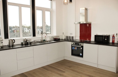 West Bromwich Apartment | Modern Serviced Duplex Apartments by Repose