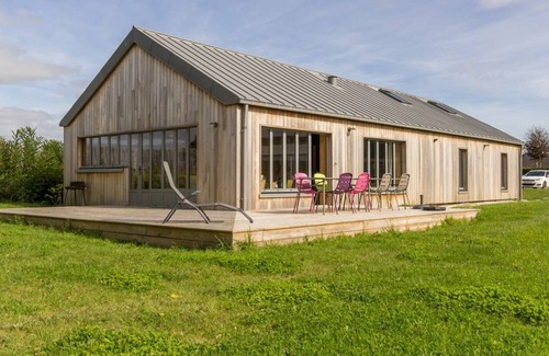 Saint-Vaast-la-Hougue Cottage | Modern single-story house, near the sea, garden and terrace, Saint-Vaast-la-Hougue