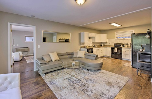 Sister Bay Condo | Modern Sister Bay Condo < 1 Mile to Beach!