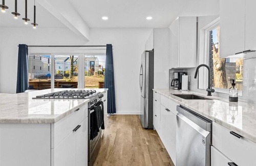 Kansas City House | Modern Sleek Home! Near ALL Entertainment Districts!