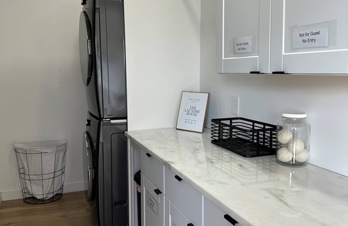 Kansas City House | Modern Sleek Home! Near ALL Entertainment Districts!