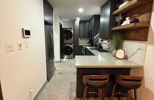 Brownsville House | Modern Sleek Tiny house