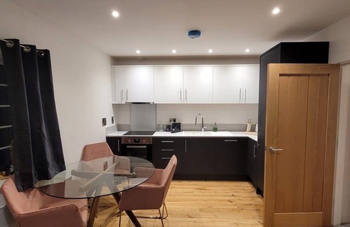 Rochester Apartment | Modern Spacious 2 Bed Flat in Strood Rochester On High Street