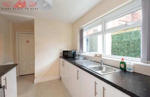 Darlington Apartment | Modern - Spacious 2-Bed Apartment in Darlington Perfect for Contractors