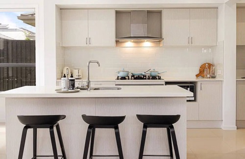 Colebee House | Modern, Spacious & Close to Park Colebee