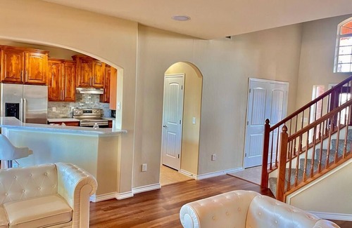 Edmond House | Modern, Spacious, Comfy & Cozy quiet retreat with king size beds for longer stay