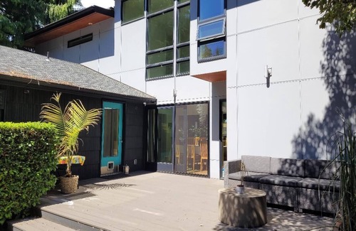 Haller Lake House | Modern, spacious five bedroom home on quiet street