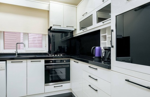 Tophane Apartment | Modern Spacious Flat w Balcony 5 min to Taksim