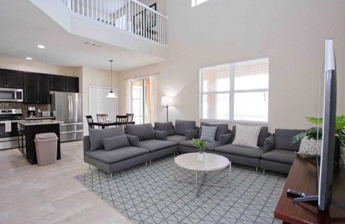 Veranda Palms House | Modern, Spacious & Fun ~ 15 mins to Disney ~ Pool
