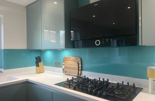 Bradley Stoke House | Modern Spacious 4 Bedroom Detached House in Residential Area