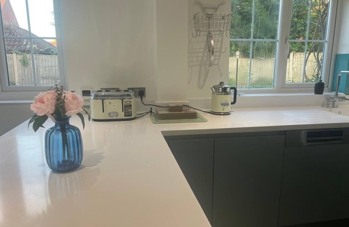 Bradley Stoke House | Modern Spacious 4 Bedroom Detached House in Residential Area