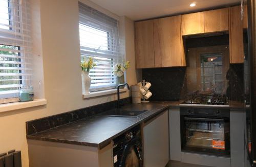 Oldham House | Modern, Spacious Home Near Manchester - Perfect for Families group