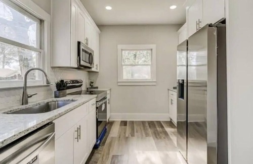 Washington Park House | Modern Spacious Home Near Mercedes Benz Stadium!