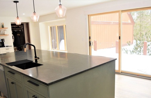 Grantham House | Modern, Spacious Ski and Lake Home Near Sunapee and Dartmouth