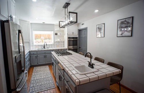 Running Springs Cabin | Modern spacious hot tub + Deck Lake Arrowhead + Big Bear