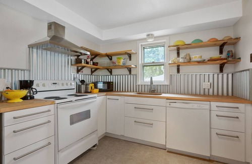 Manito House | Modern Spokane 2 bedroom home minutes from Downtown