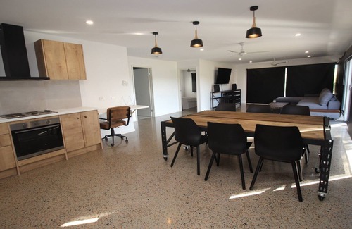 Horseshoe Bay House | Modern Stay in the Bay