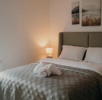 Ipswich Apartment | Modern Stay - Walk to Everything 1