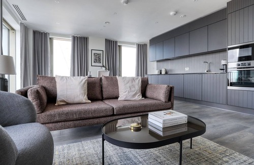 Stratford and New Town Apartment | Modern Stratford 2BR w/Security & Gym, nr Train Station, by Blueground