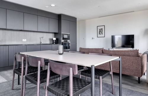 Stratford and New Town Apartment | Modern Stratford 2BR w/Security & Gym, nr Train Station, by Blueground