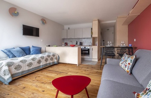 Chamonix City Centre Apartment | Modern Studio With Mont Blanc View And Pool